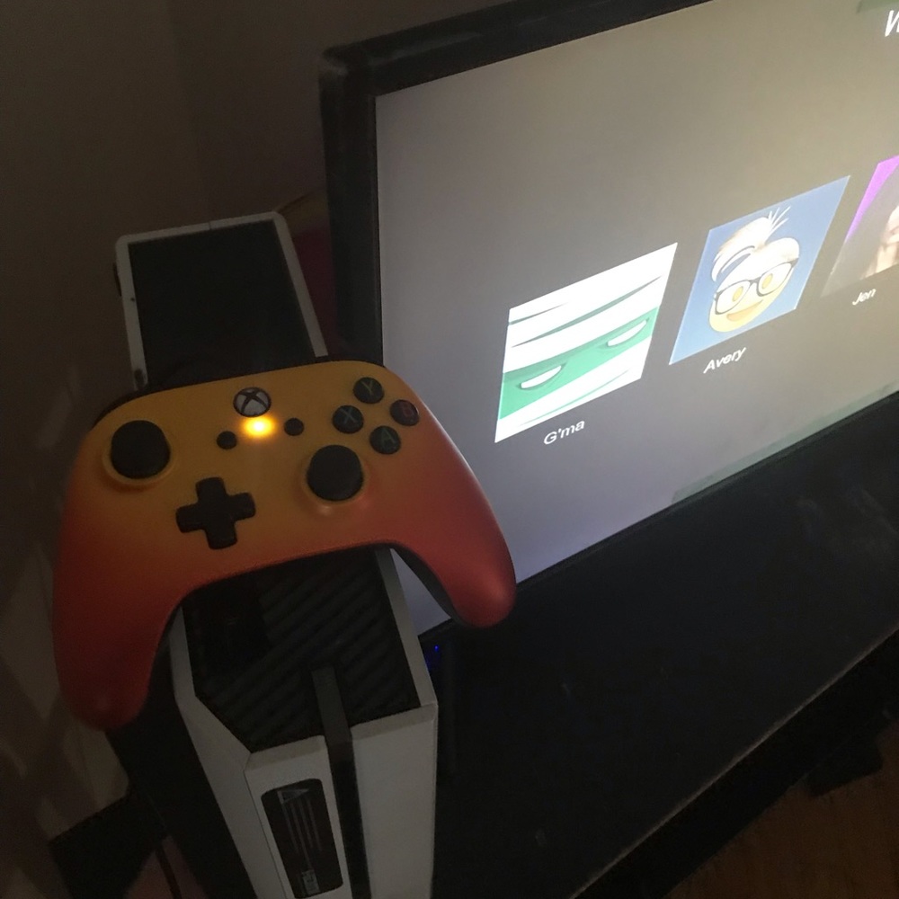 Xbox 1 - Picture 2 of 2